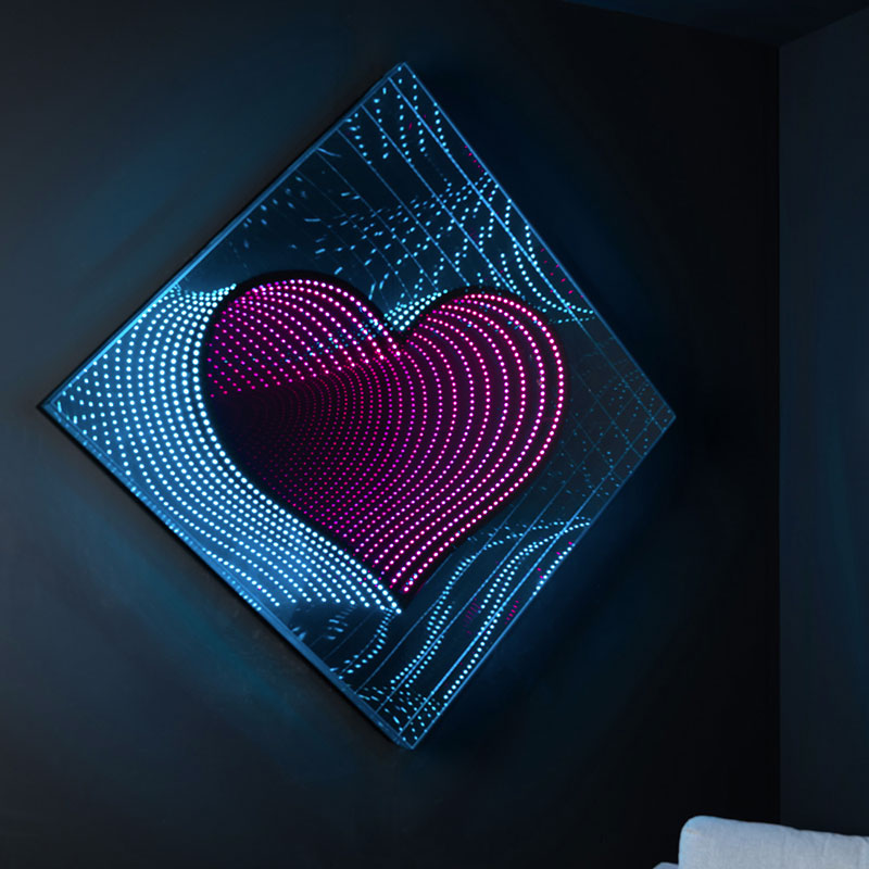 Téléviseur miroir gamme mirois infinis modèle Flying Love - Hymage