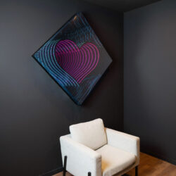 Téléviseur miroir gamme mirois infinis modèle Flying Love - Hymage
