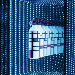 Téléviseur miroir gamme mirois infinis modèle Mondrian Infinity - Hymage